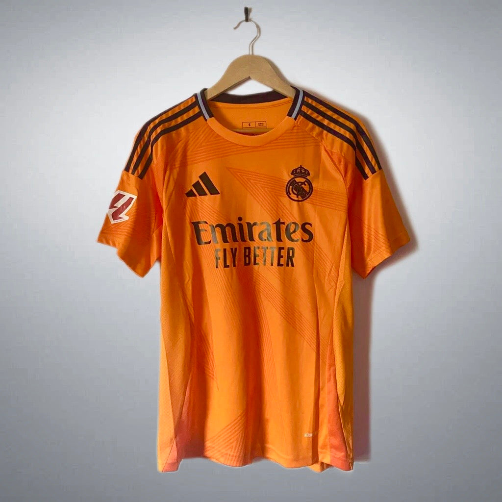 Real Madrid 2024/25 Away Valverde #8