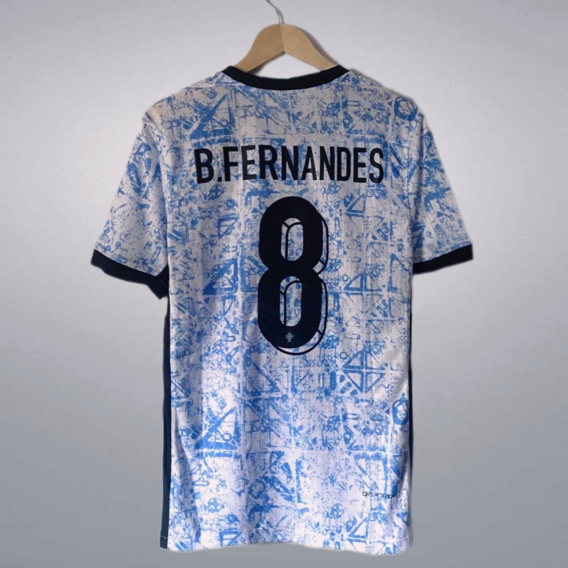 Player Version Portugal 2024/25 Away B.Fernandes #8