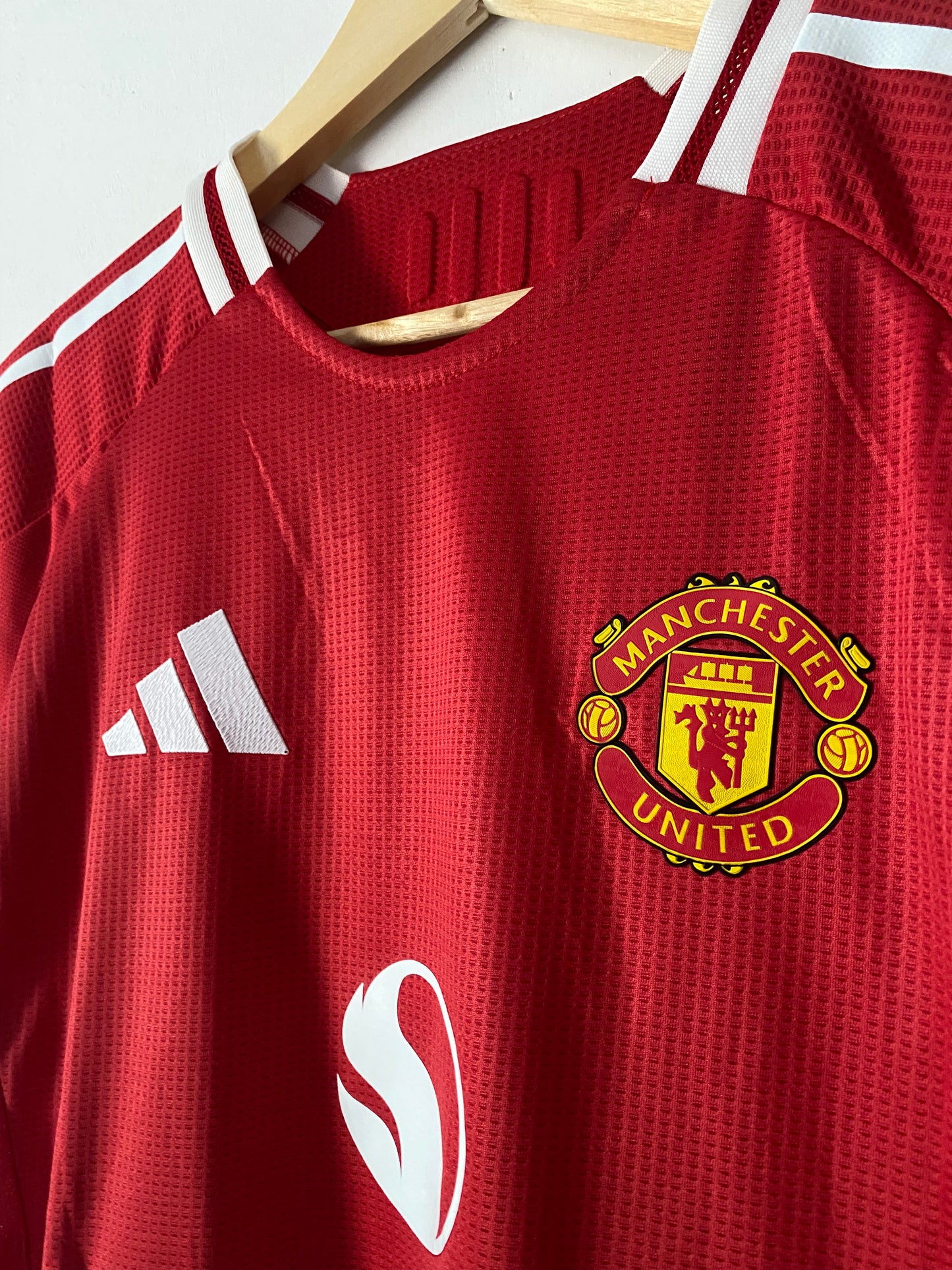 Player Version Manchester United 2024/25 Home Mainoo #37