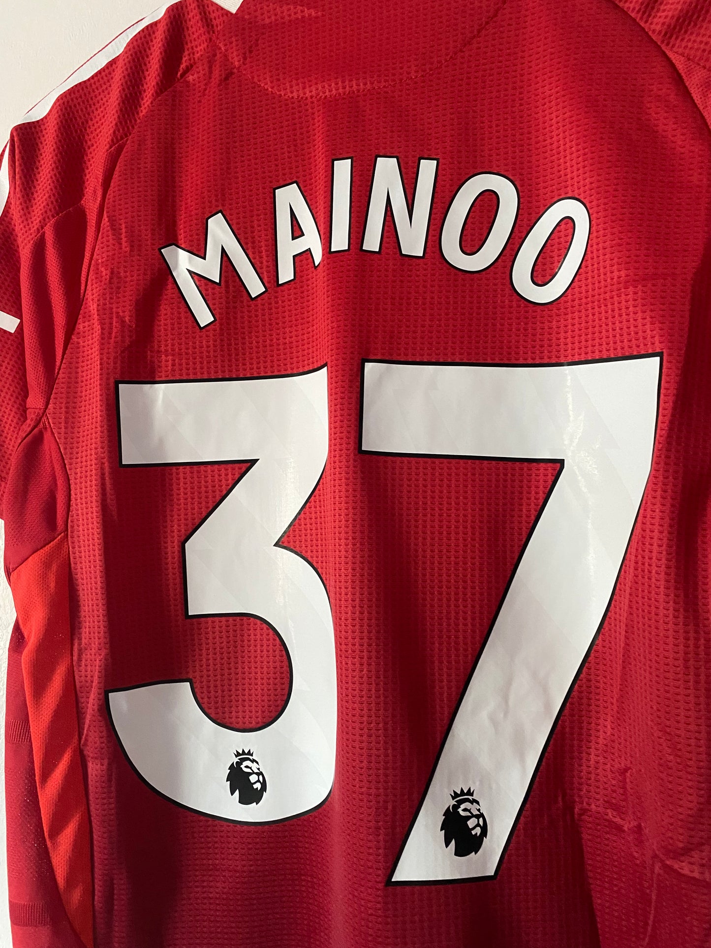 Player Version Manchester United 2024/25 Home Mainoo #37